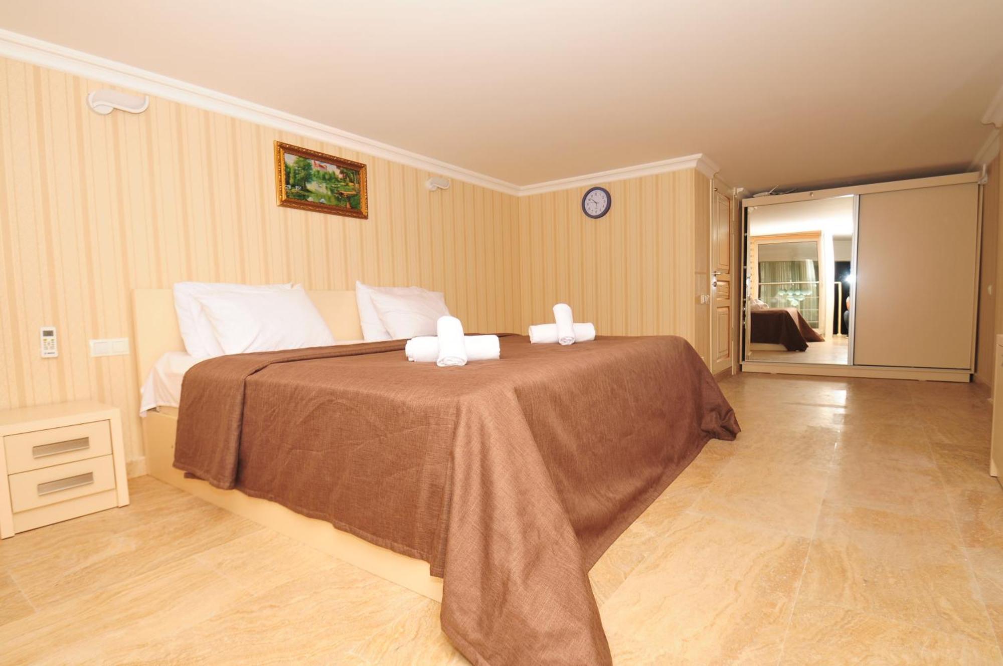Orbi Apart Hotel In Front Of Aquapark Batumi Bagian luar foto