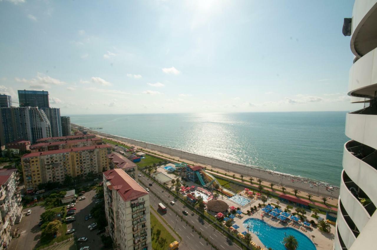 Orbi Apart Hotel In Front Of Aquapark Batumi Bagian luar foto