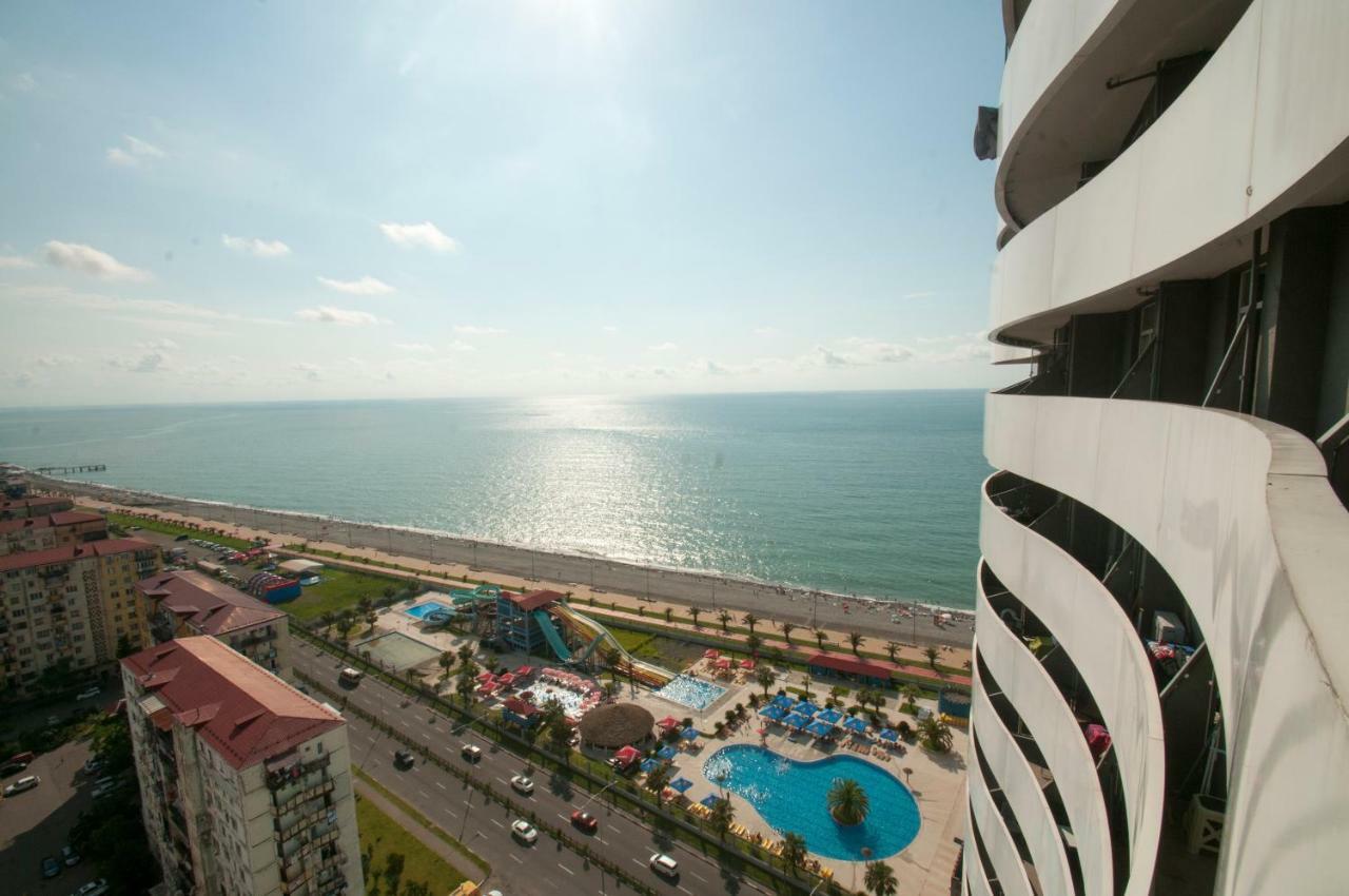 Orbi Apart Hotel In Front Of Aquapark Batumi Bagian luar foto